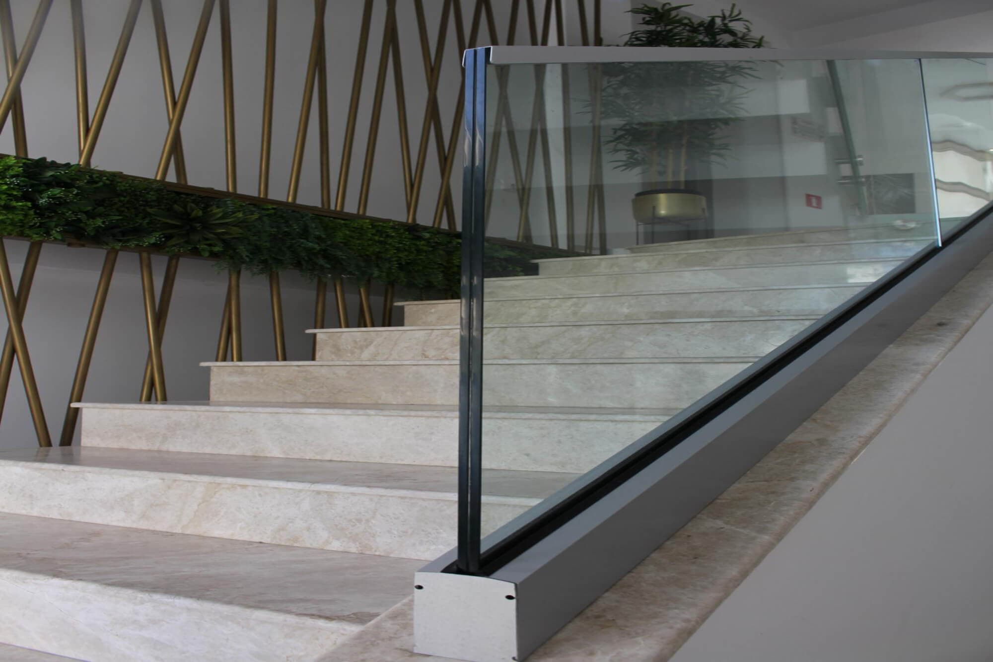 Glass balustrade on a staircase or balcony